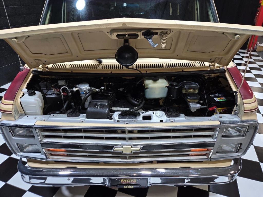 Chevrolet-G20-Van-1988-MinivanVan-4