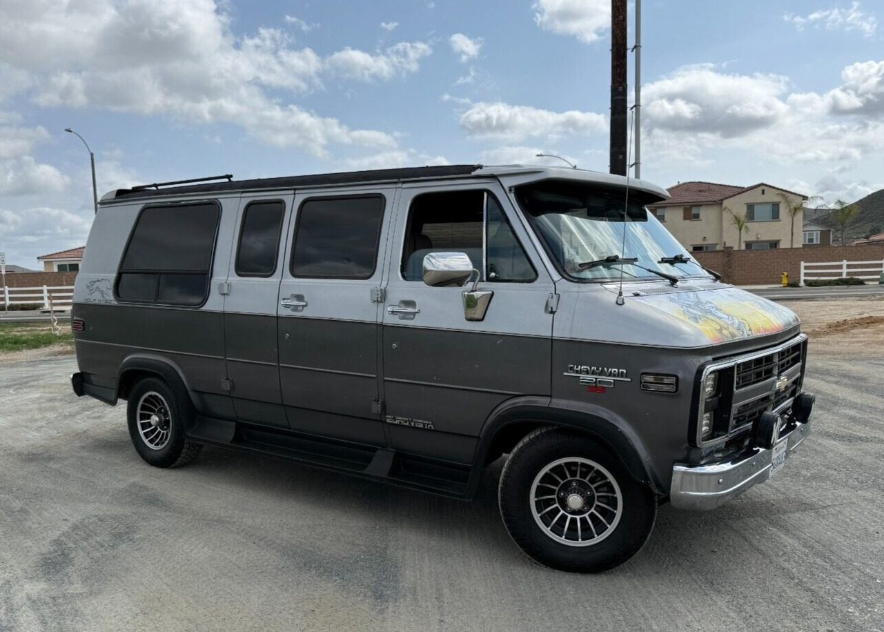 Chevrolet-G20-Van-1988-Van-1