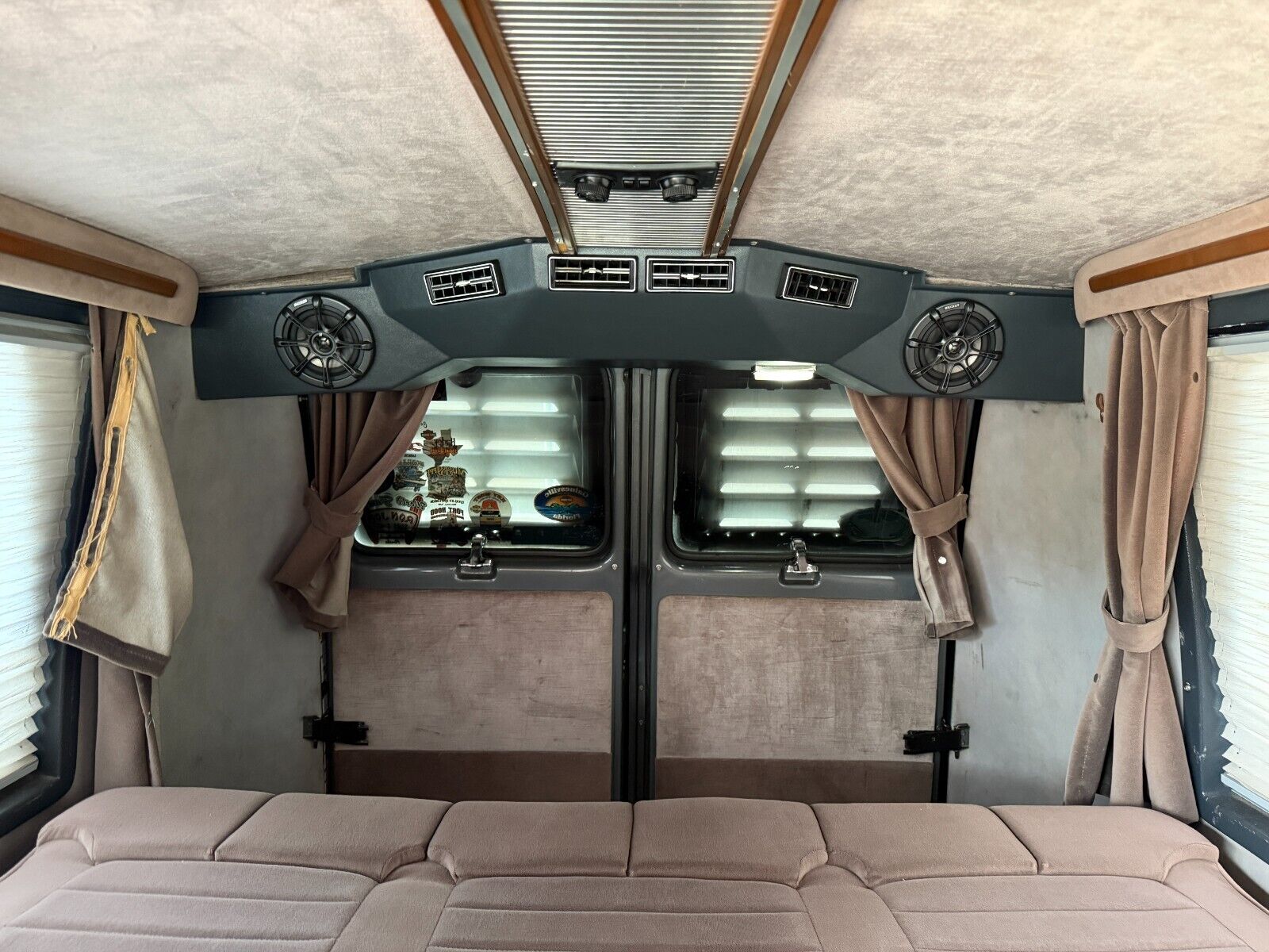 Chevrolet-G20-Van-1988-Van-22