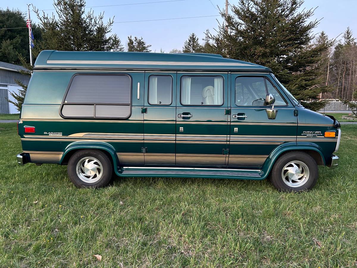 Chevrolet-G20-classic-conversion-van-1994-green-1