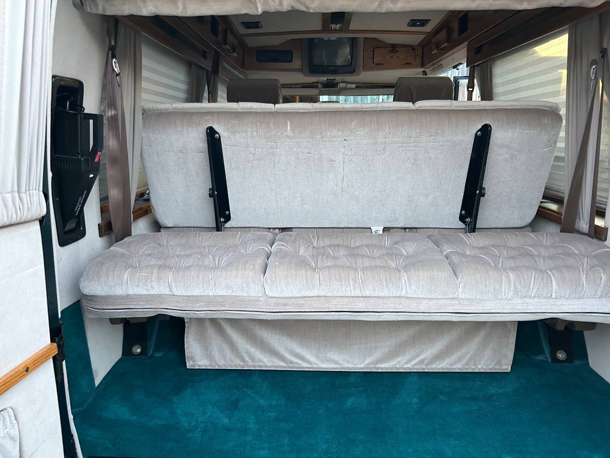 Chevrolet-G20-classic-conversion-van-1994-green-10