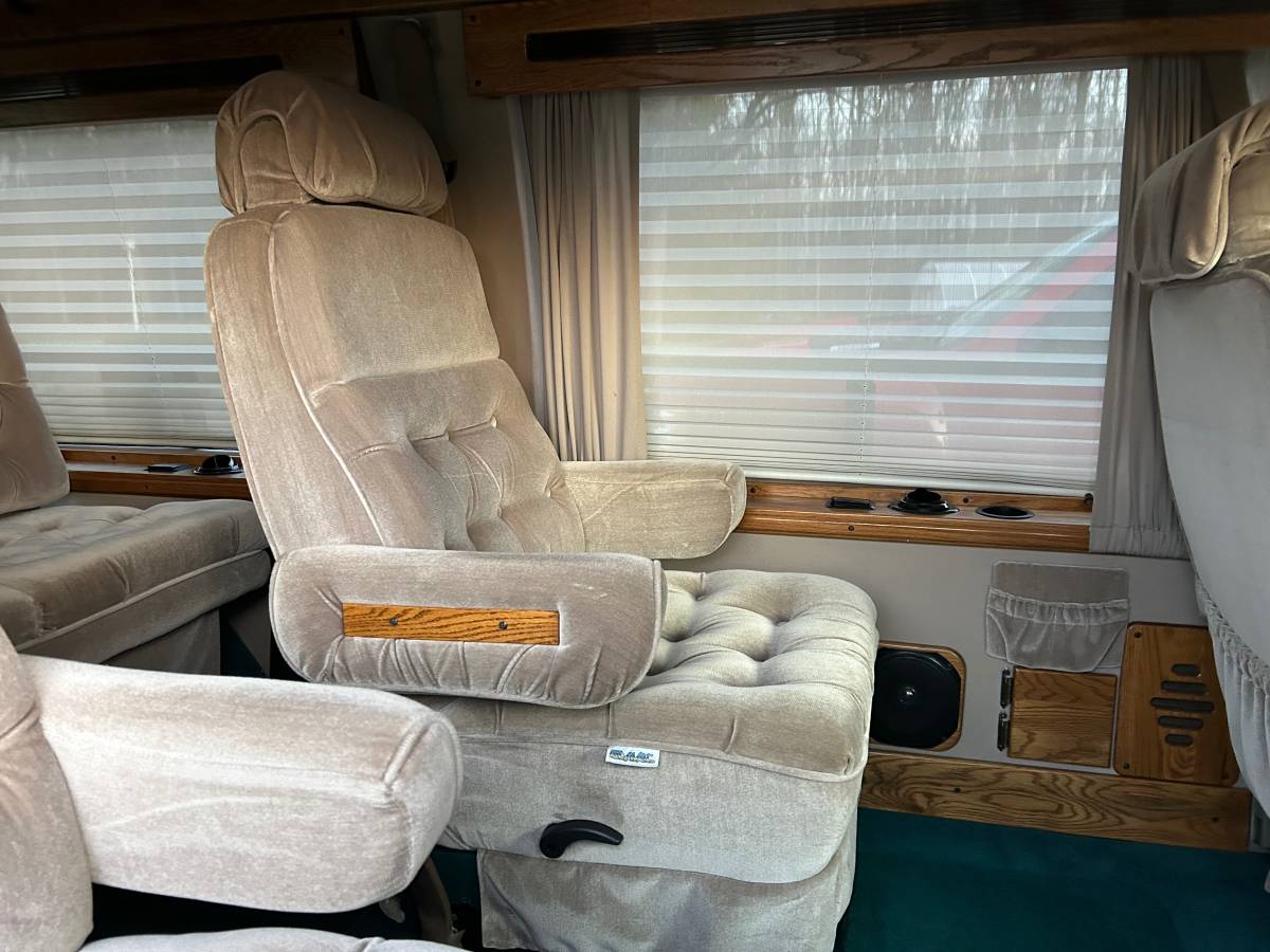 Chevrolet-G20-classic-conversion-van-1994-green-14