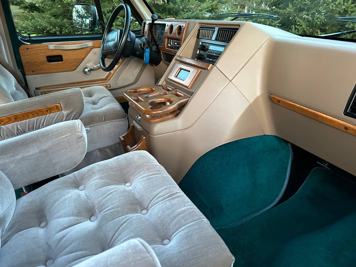Chevrolet-G20-classic-conversion-van-1994-green-16