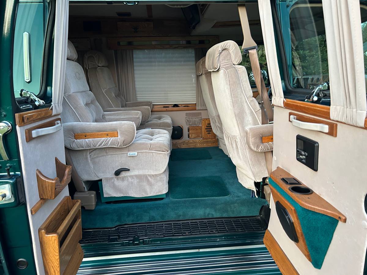 Chevrolet-G20-classic-conversion-van-1994-green-6
