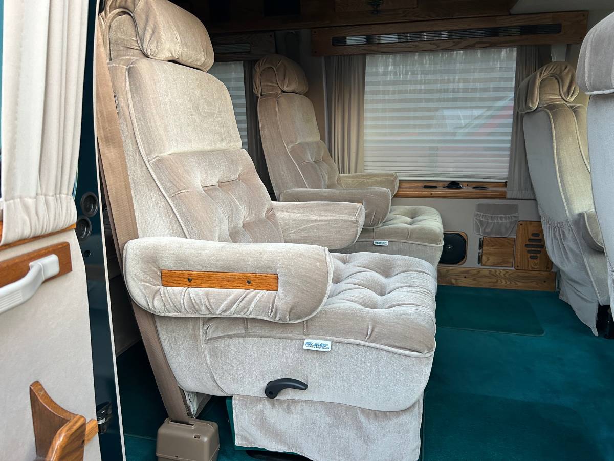 Chevrolet-G20-classic-conversion-van-1994-green-7