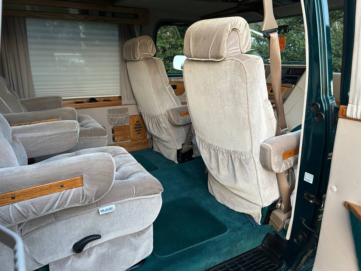 Chevrolet-G20-classic-conversion-van-1994-green-8