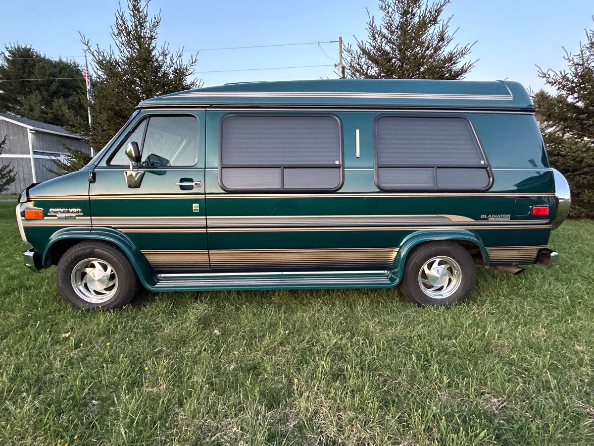 Chevrolet-G20-classic-conversion-van-1994-green