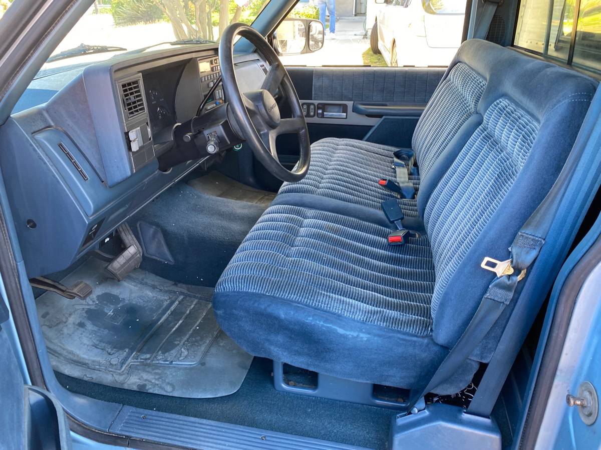 Chevrolet-Gmt-400-34-ton-nominal-1990-blue-7
