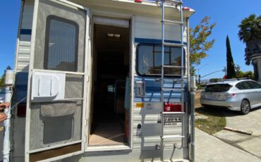 Chevrolet-Gmt-400-34-ton-nominal-1990-blue-9