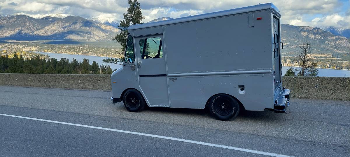 Chevrolet Grumman  1980 silver