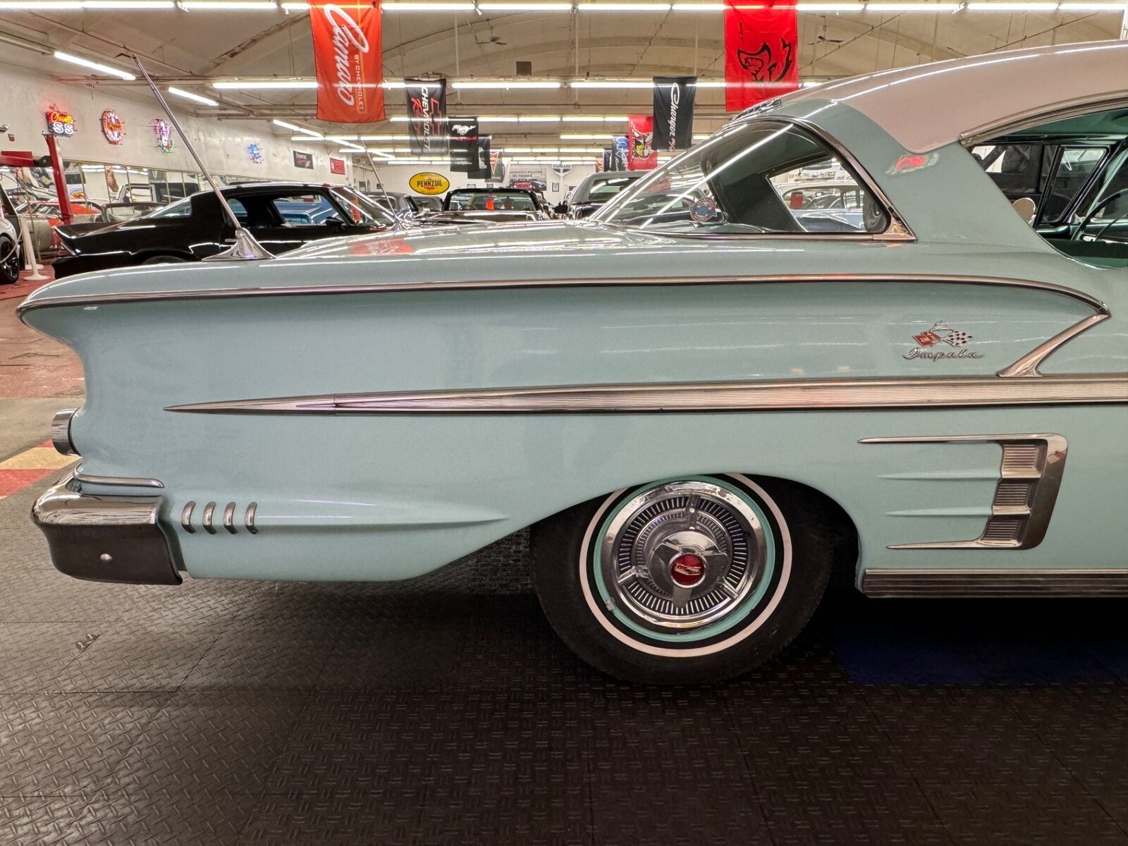 Chevrolet-Impala-1958-2-Door-28