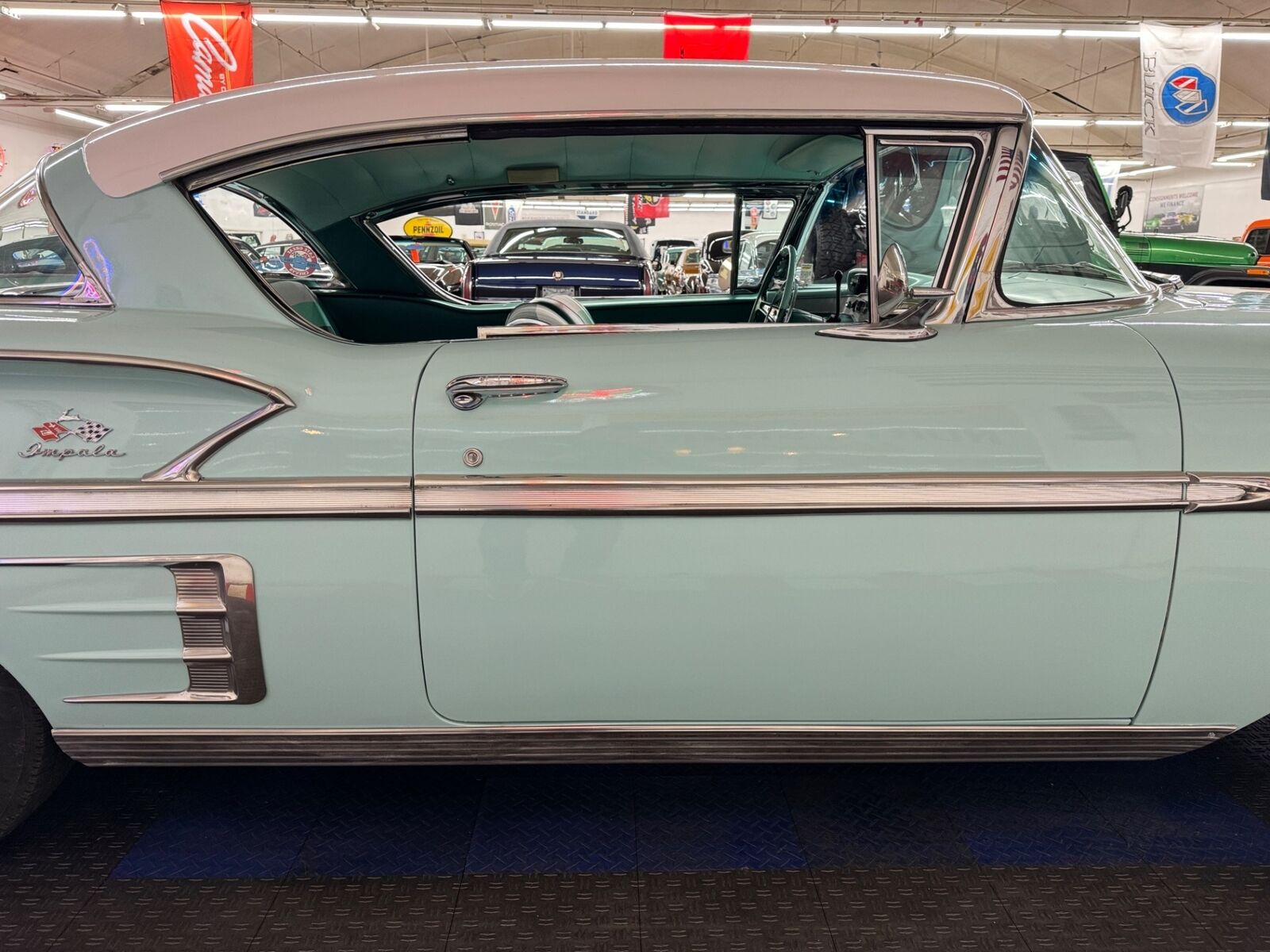 Chevrolet-Impala-1958-2-Door-29