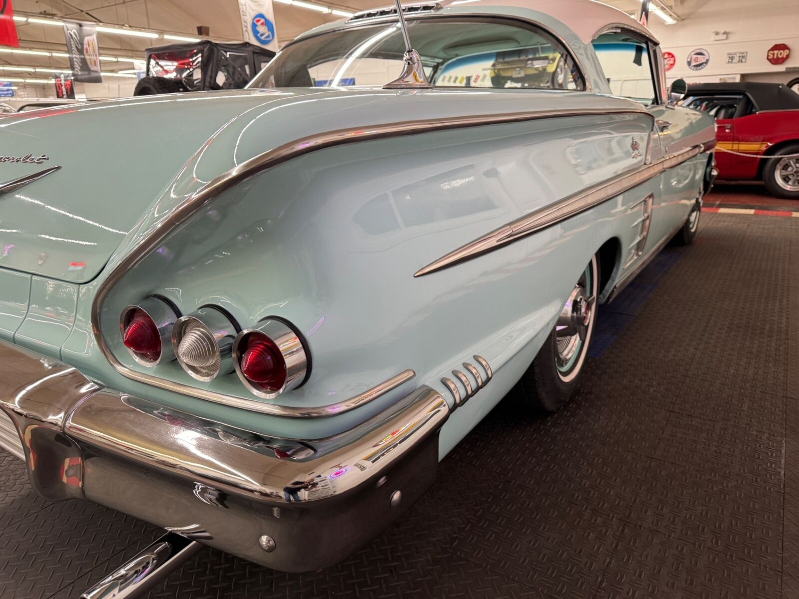 Chevrolet-Impala-1958-2-Door-31