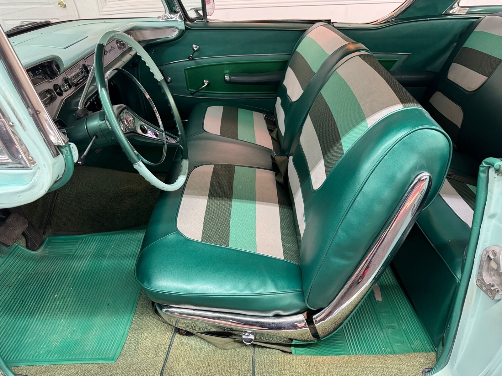 Chevrolet-Impala-1958-2-Door-32