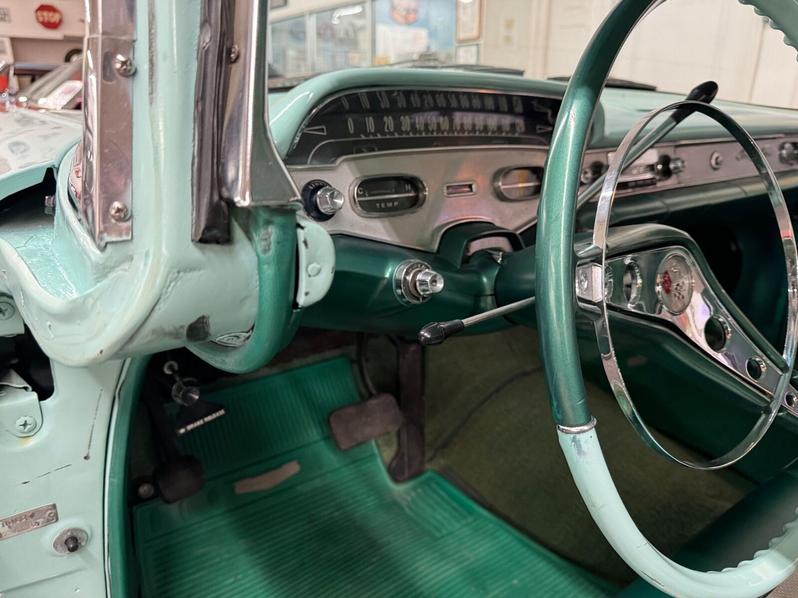 Chevrolet-Impala-1958-2-Door-35
