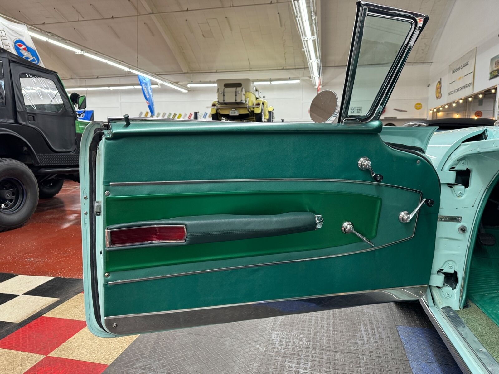 Chevrolet-Impala-1958-2-Door-36