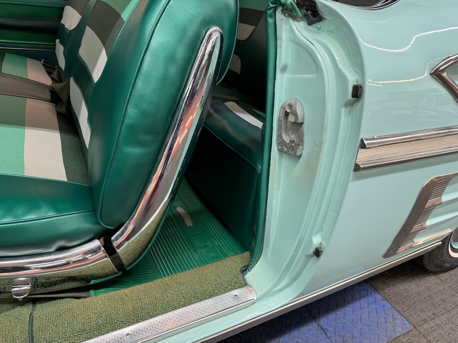 Chevrolet-Impala-1958-2-Door-38
