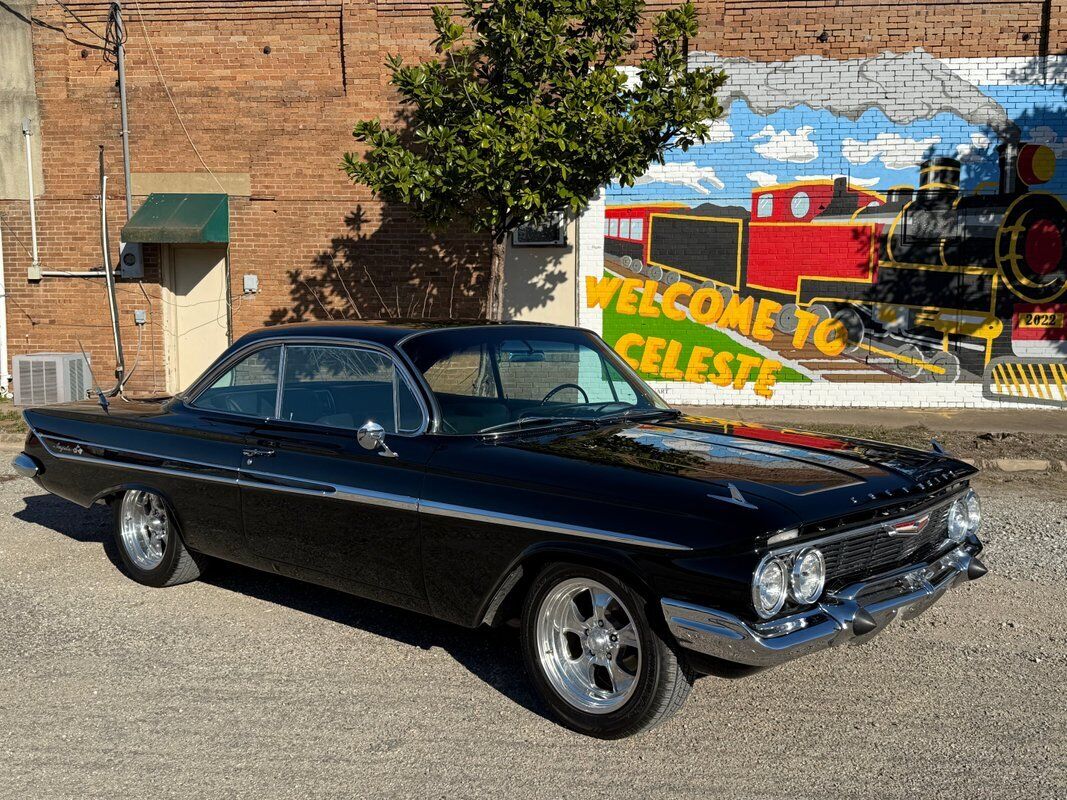 Chevrolet-Impala-1961-1