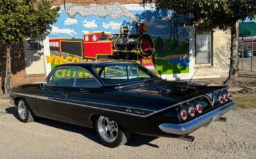 Chevrolet-Impala-1961-2