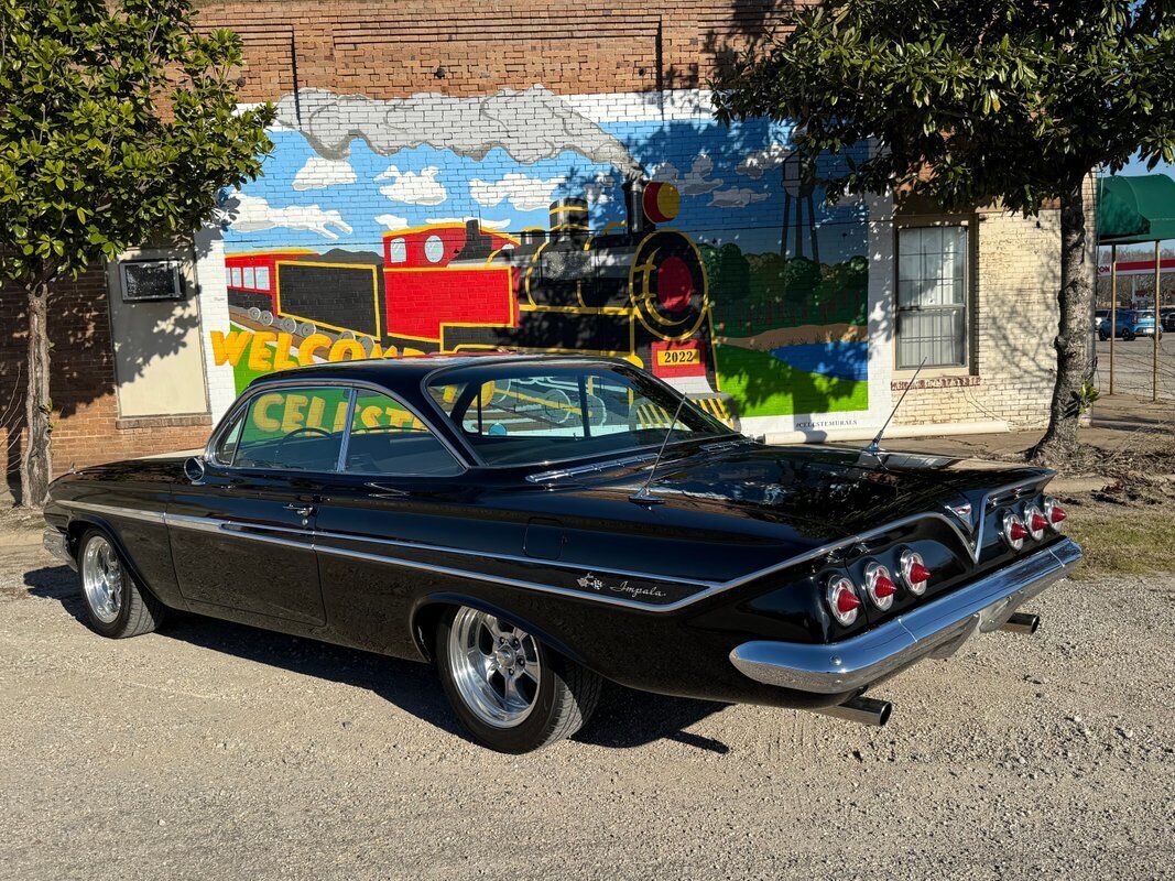 Chevrolet-Impala-1961-2