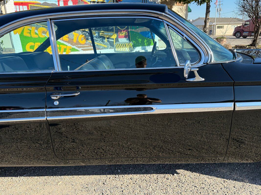 Chevrolet-Impala-1961-27