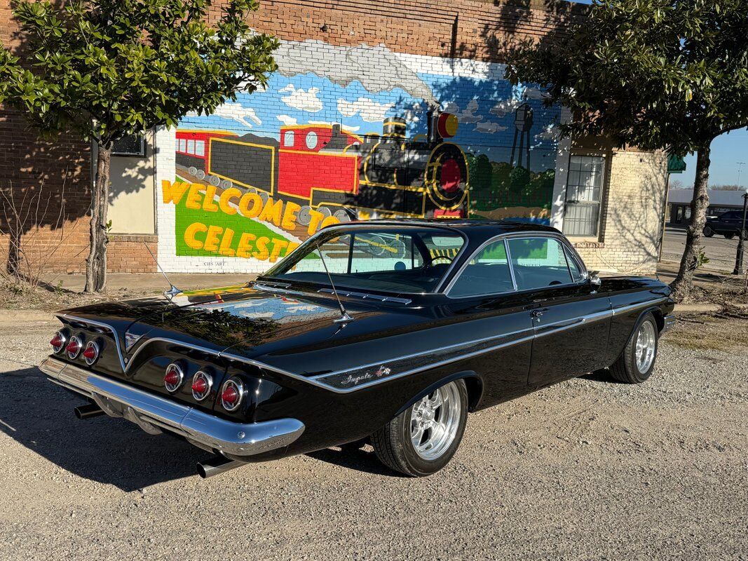 Chevrolet-Impala-1961-3