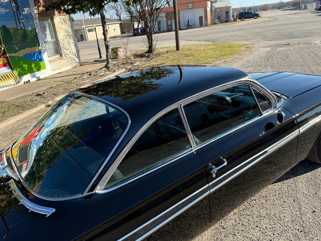 Chevrolet-Impala-1961-32