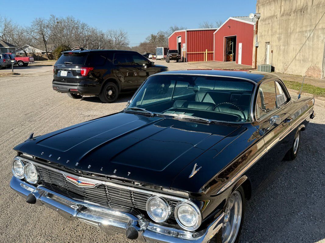 Chevrolet-Impala-1961-38