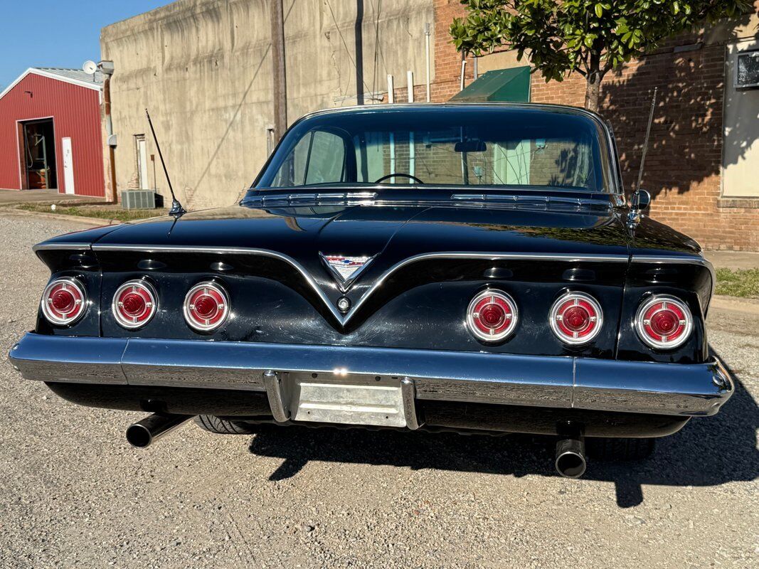 Chevrolet-Impala-1961-4