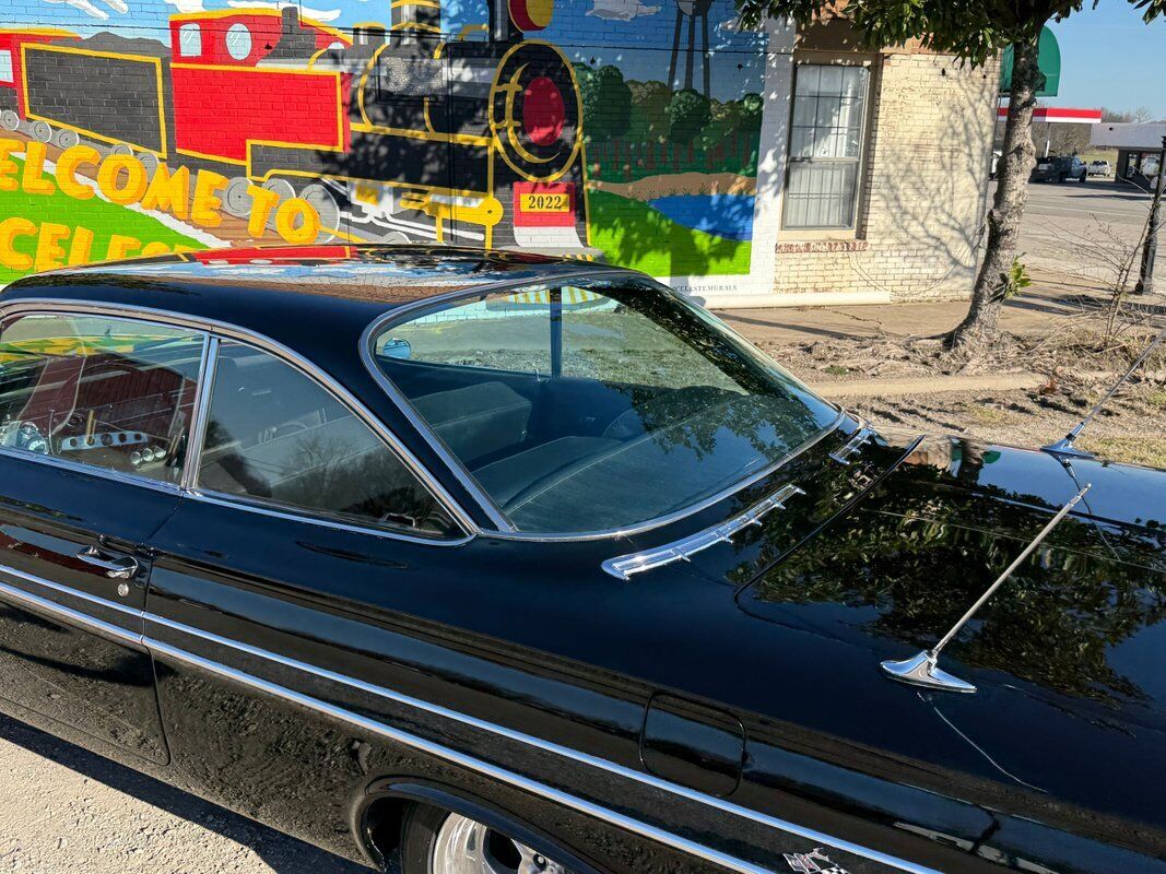 Chevrolet-Impala-1961-6