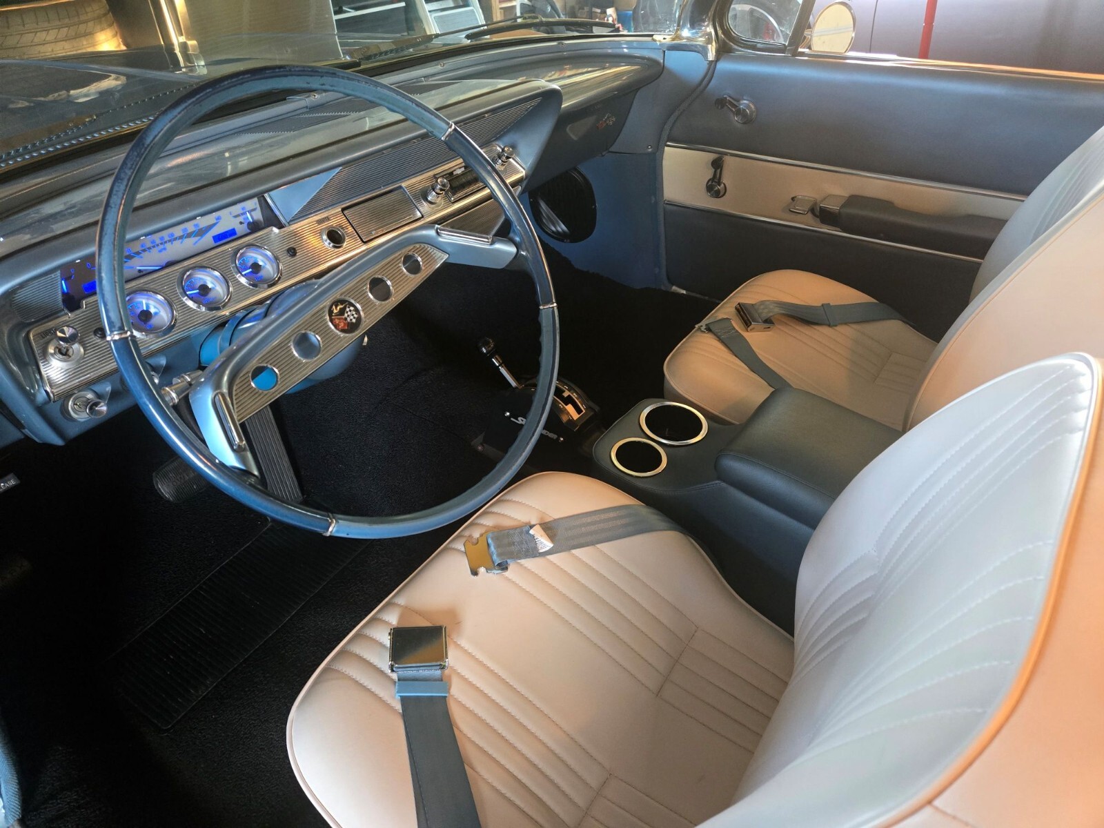 Chevrolet-Impala-1961-Coupe-11