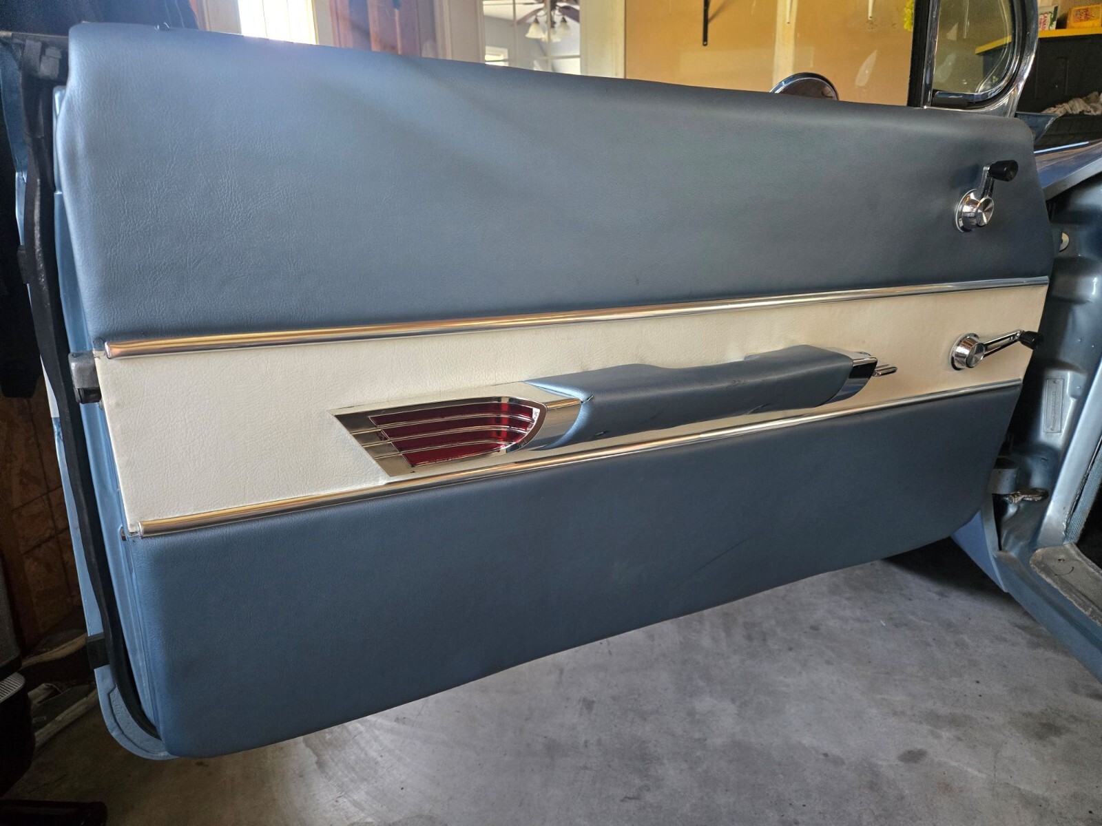 Chevrolet-Impala-1961-Coupe-16