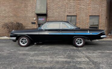 Chevrolet-Impala-1961-Coupe-2
