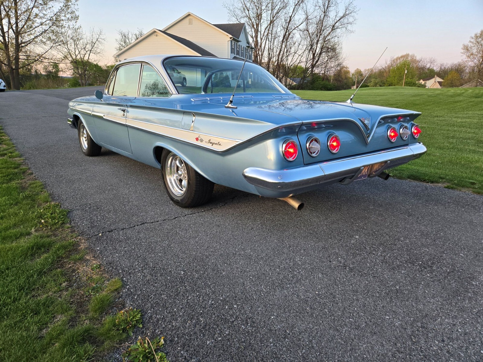Chevrolet-Impala-1961-Coupe-2