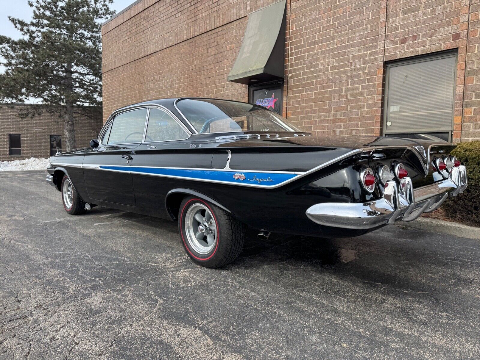 Chevrolet-Impala-1961-Coupe-3