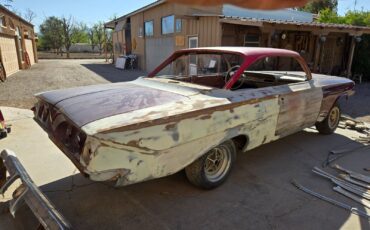 Chevrolet-Impala-1961-Coupe-3