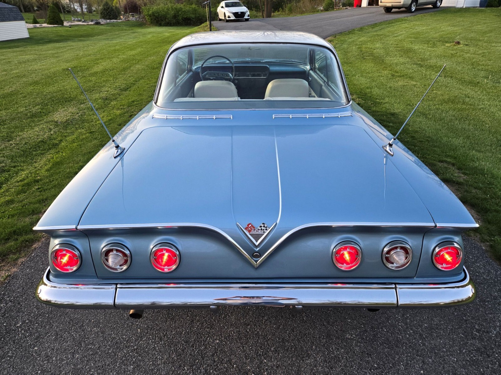 Chevrolet-Impala-1961-Coupe-3