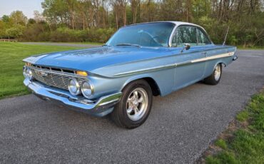 Chevrolet-Impala-1961-Coupe
