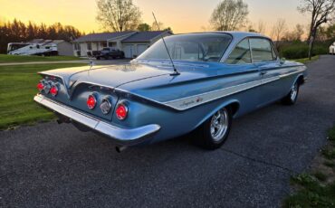 Chevrolet-Impala-1961-Coupe-4