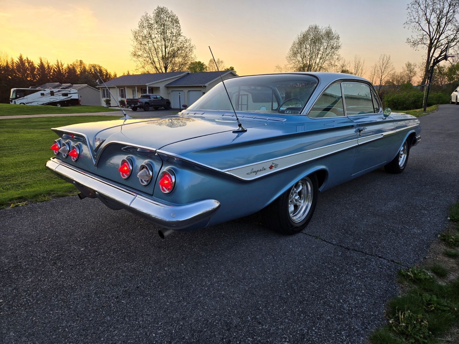 Chevrolet-Impala-1961-Coupe-4
