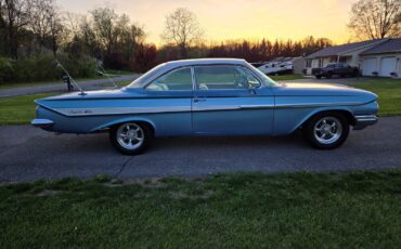 Chevrolet-Impala-1961-Coupe-5