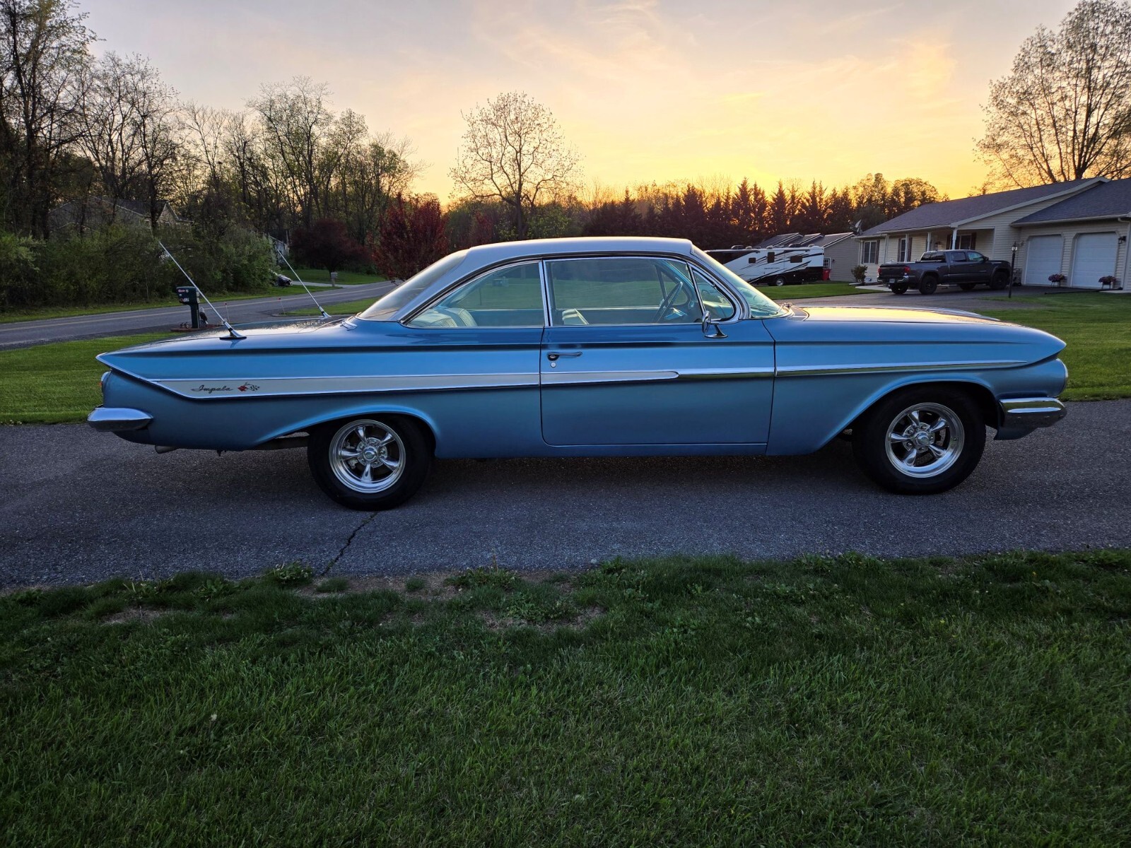 Chevrolet-Impala-1961-Coupe-5