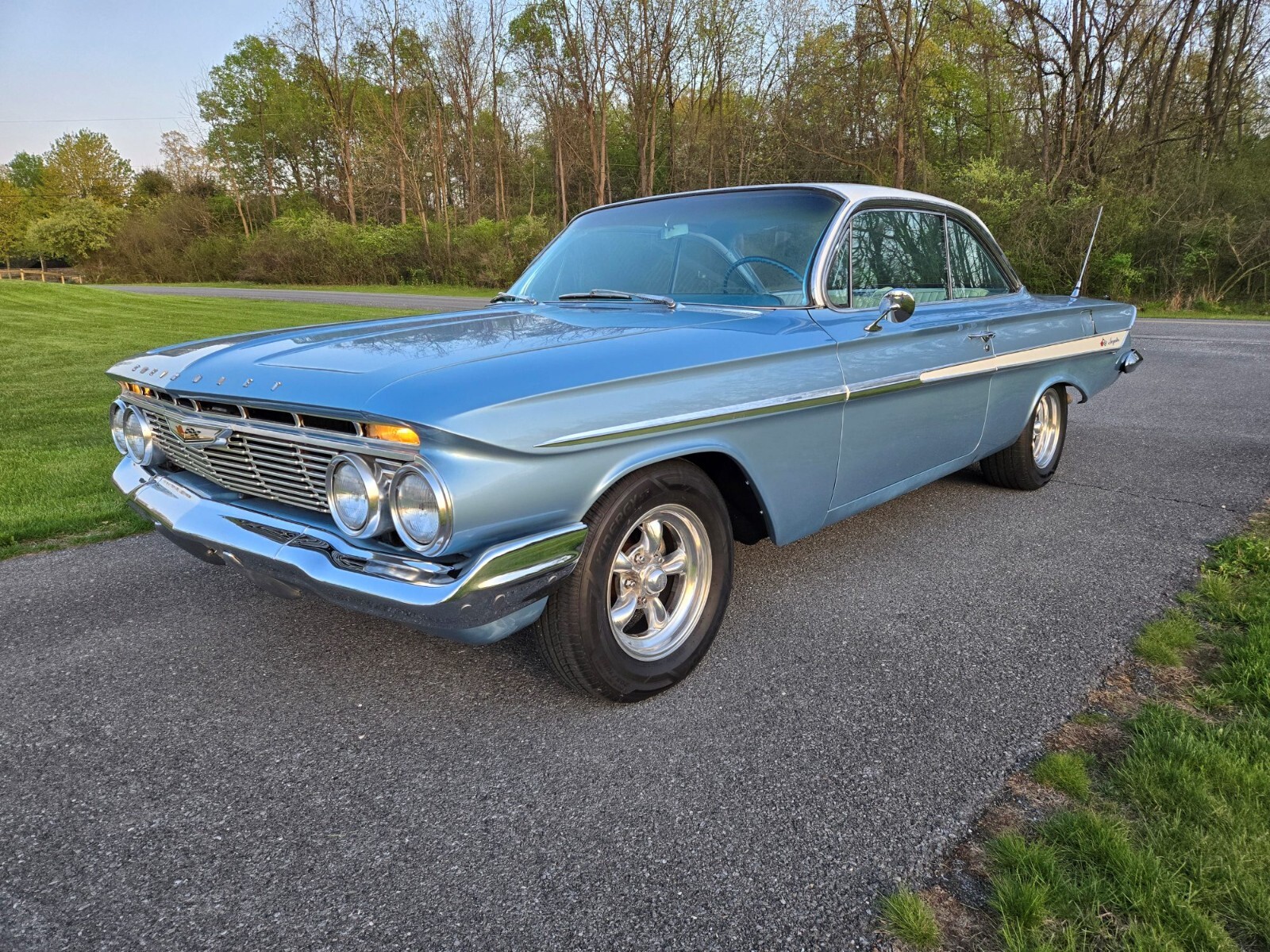 Chevrolet-Impala-1961-Coupe