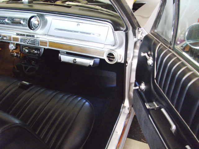 Chevrolet-Impala-2dr.-ht.-1965-silver-10