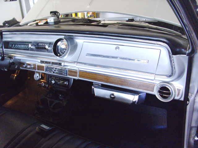 Chevrolet-Impala-2dr.-ht.-1965-silver-12