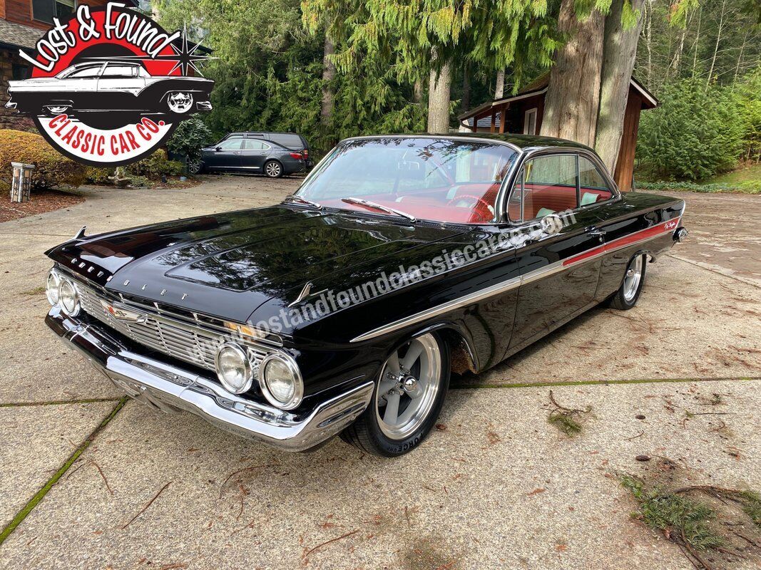 Chevrolet-Impala-Bubble-Top-1961-1