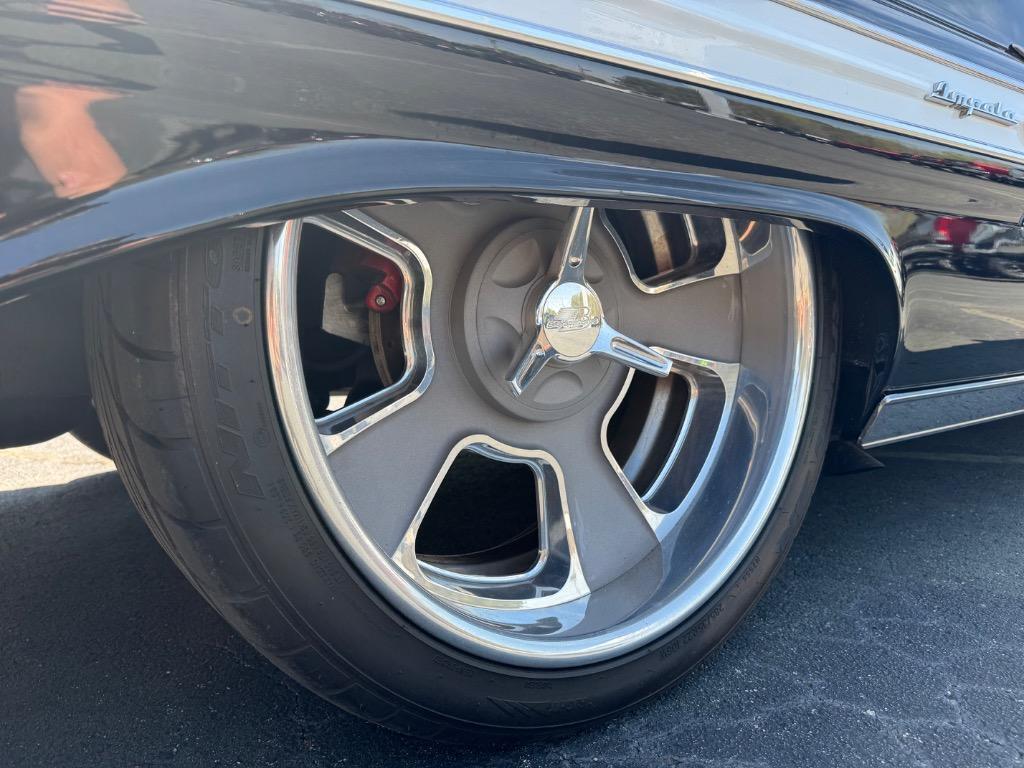 Chevrolet-Impala-Resto-mod-fuel-injected-1960-30