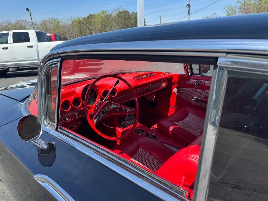 Chevrolet-Impala-Resto-mod-fuel-injected-1960-35