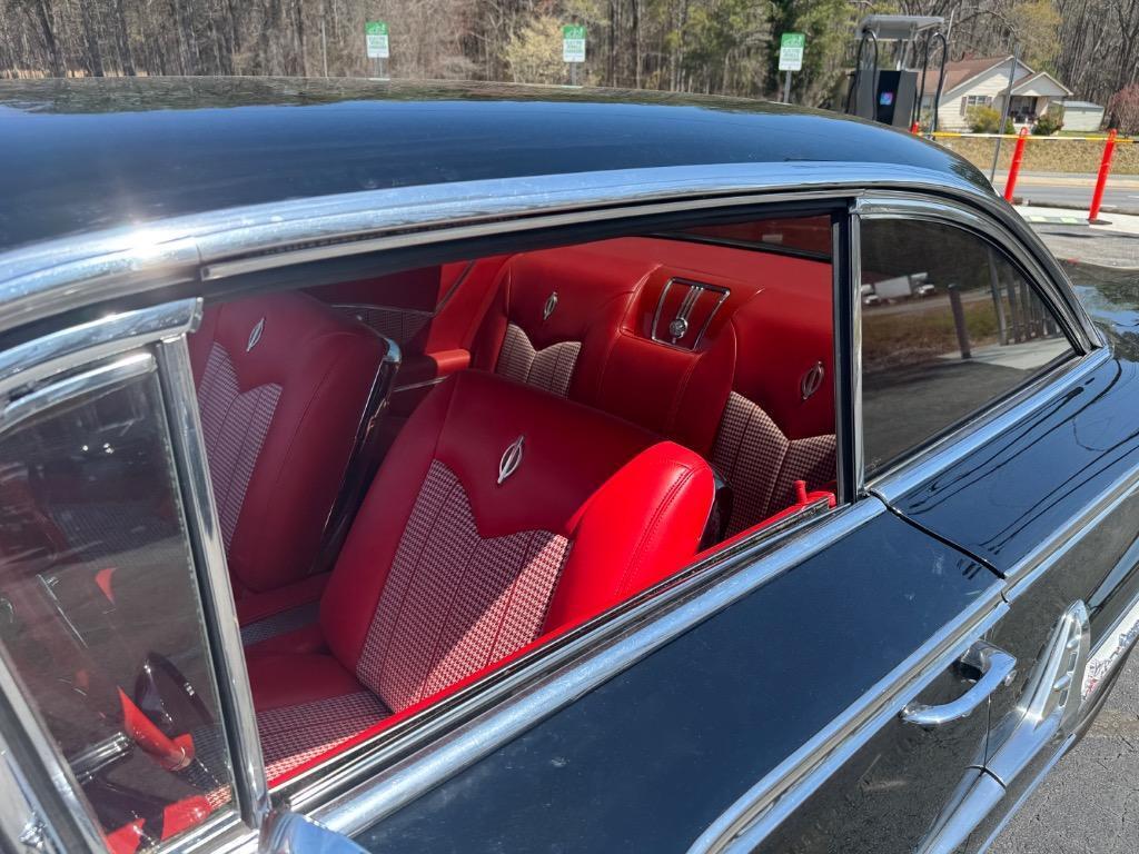 Chevrolet-Impala-Resto-mod-fuel-injected-1960-36