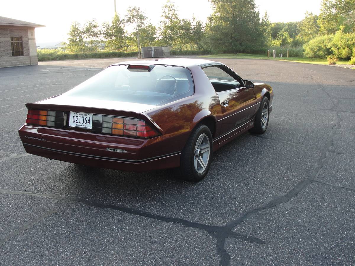 Chevrolet-Iroc-z-28-1986-2